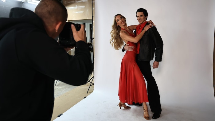 De Majo und Kollruss verkörpern Tony Manero und Stephanie Mangano. Mitte April wurden die ...