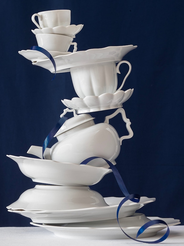 Weißes Porzellan mit „Schönheitsflecken“ zu unschlagbaren Preisen.