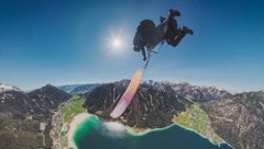 Mike zeigte der „Bergkrone“ hoch über dem Tiroler Achensee, was seine Art des Paragleitens ist. 