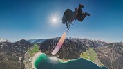 Mike zeigte der „Bergkrone“ hoch über dem Tiroler Achensee, was seine Art des Paragleitens ist. 