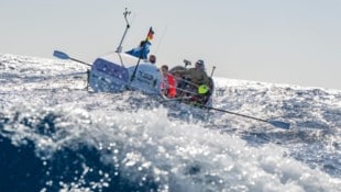 Unterwegs auf dem Atlantik – zu viert mit einem kleinen Ruderboot, gerudert wird in Schichten!