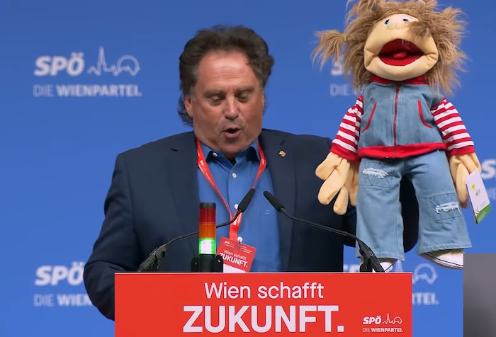 Diese Puppe bekam Novak geschenkt.