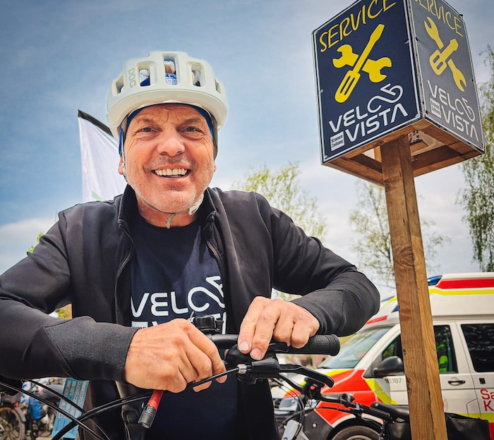 Sogar ein Fahrradmechaniker ist mit dabei – im Fall der Velovista Ex-Radprofi Norbert Kostel.