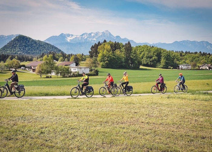 Radfahren im schönen Kärnten – im Hintergrund die Karawanken.
