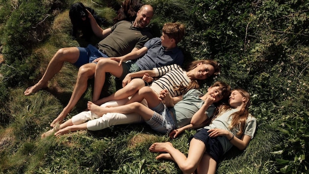 Zum 15. Hochzeitstag veröffentlichten der Prinz und die Prinzessin von Wales ein neues Porträt ...