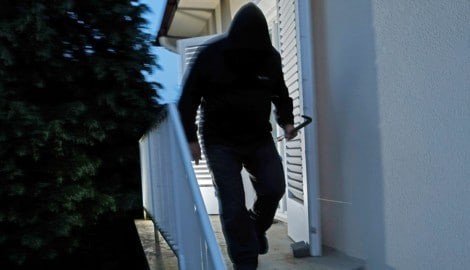 Was würden Sie tun, wenn Sie auf Ihrem Grundstück einem Einbrecher begegnen? (Symbolbild)