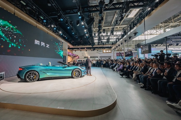 Fahrzeugpräsenation auf der Peking Motorshow.