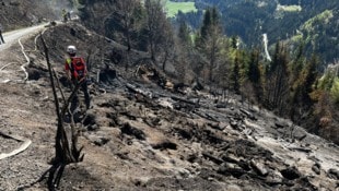 Auch am Donnerstag werden die Löscharbeiten von Feuerwehren aus dem Bezirk Hermagor ...