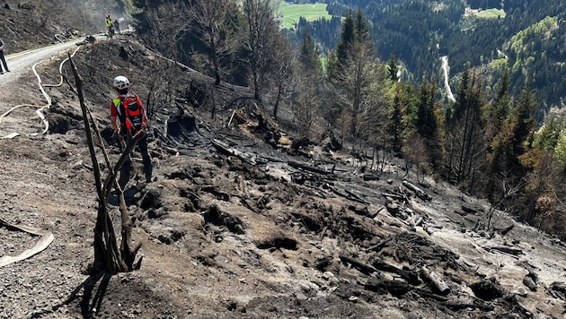 Auch am Donnerstag werden die Löscharbeiten von Feuerwehren aus dem Bezirk Hermagor ...