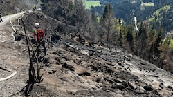 Auch am Donnerstag werden die Löscharbeiten von Feuerwehren aus dem Bezirk Hermagor ...
