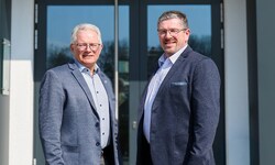 Der Obmann der Lagerhaus-Genossenschaft Gmünd-Vitis Hermann Lauter (li.) und Waidhofens Obmann ...