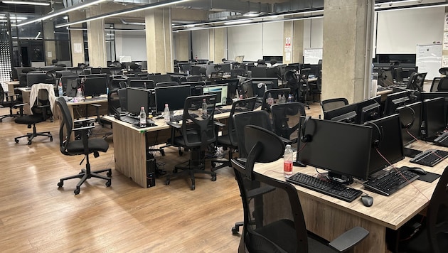Sieht aus wie ein normales Großraumbüro, war aber ein betrügerisches Callcenter.