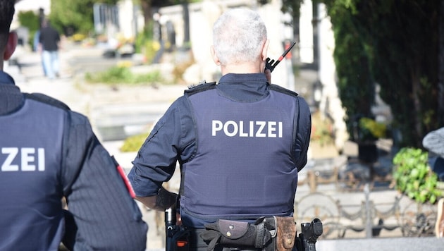 Grabschändungen sind leider kein neues Phänomen. In vielen Epochen und Kulturen wurden Gräber ...