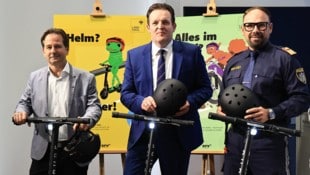 Martin Pfanner vom KFV, LR René Zumtobel und Enrico Leitgeb, Leiter der Landesverkehrsabteilung, ...