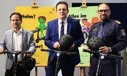 Martin Pfanner vom KFV, LR René Zumtobel und Enrico Leitgeb, Leiter der Landesverkehrsabteilung, ...