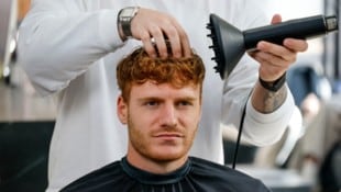 Bulle Yorbe Vertessen fühlt sich beim Friseur wohl.