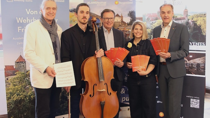 Programmpräsentation: Intendant Krammer, Musiker Damjan Stuller, Standortleiter Darabos, ...