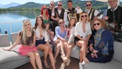 Die sechs Hauptdarstellerinnen und die Lauser beim sommerlichen Videodreh am Wörthersee.