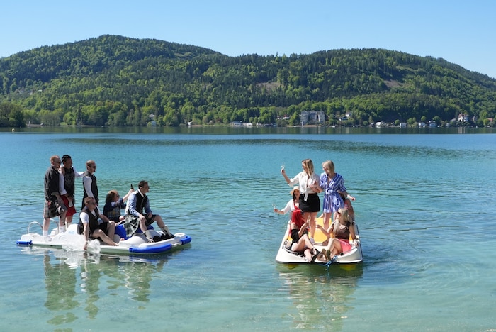 Annäherung per Tretboot – zumindest die Lauser hatten Angst vorm Kentern.