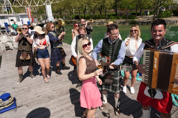 Die Lauser hatten bei ihrer Frauensuche für ihr neues Musikvideo die Qual der Wahl.