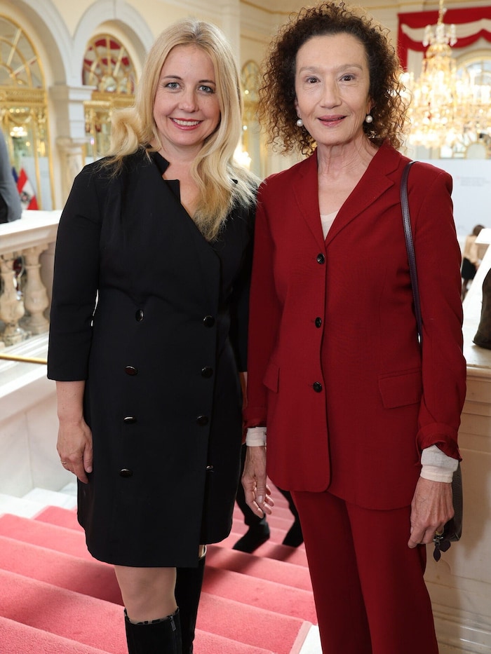 Auch Sängerin Iva Schell und Schauspielerin Konstanze Breitebner waren unter den zahlreichen ...