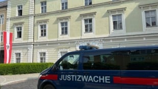 Mobiltelefone innerhalb von Gefängnismauern sind nach wie vor ein großes Sicherheitsrisiko.