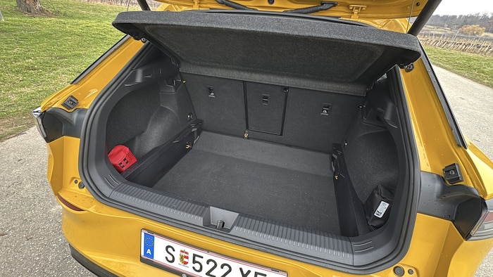 In den Kofferraum passen 475 Liter (30 mehr als früher) bzw. 1350 Liter.