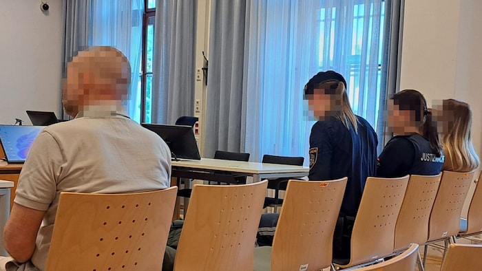 Die angeklagte Kosmetikerin (re.) und der Installateur (li.) machten schon in Deutschland ...