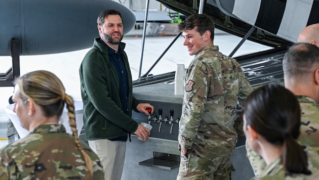 US-Vizepräsident JD Vance nutzte erst kürzlich die US-Air Base in Ramstein bei seiner Rückreise ...