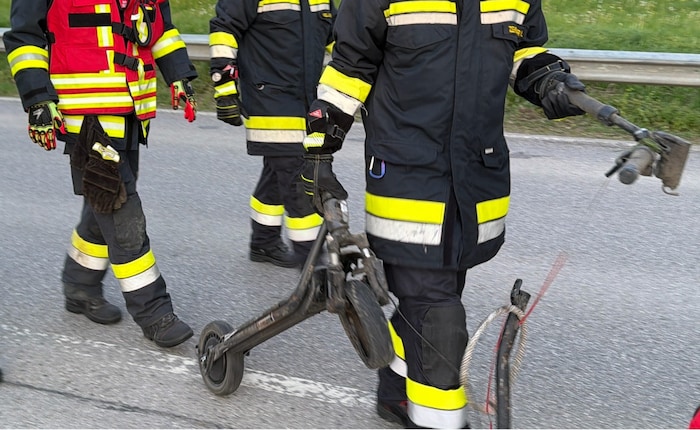 Der E-Scooter, auf dem die Mädchen unterwegs waren.