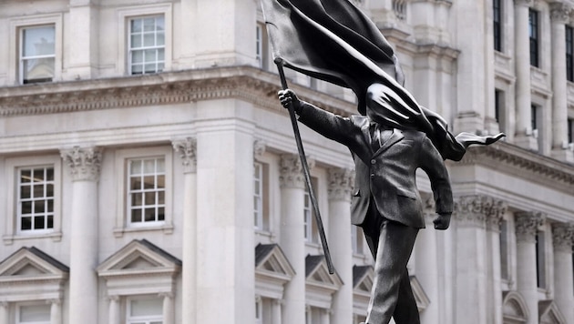 Blinde Fahnentreue? Ein Mann schreitet in den Abgrund ...