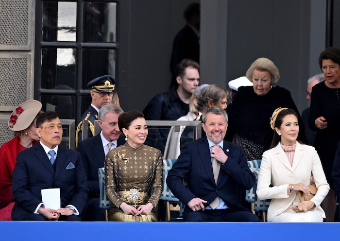 Der thailändische König Rama X. (Maha Vajiralongkorn, links), seine Gattin Suthida ...