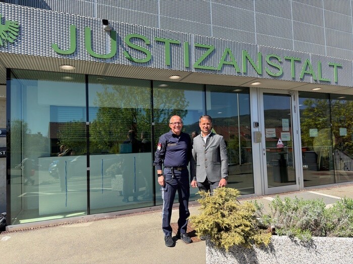 Personalvertreter Reinhard Ebner (li.) und Hans-Jürgen Anglberger vom Zentralausschuss der ...