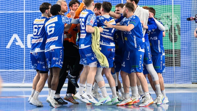 Ob die Linzer auch in der Tips Arena jubeln dürfen? Am Samstag ab 18:25 Uhr sind Sie auf ...