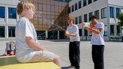 Simon und Tommy hielten am „Tag der 8. Klassen“ jüngere Schüler wach.