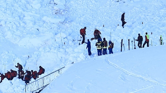 Ein deutscher Snowboarder war der 18. und letzte Lawinentote in dieser Saison in Tirol.