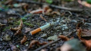 Unachtsam entsorgte Zigaretten sind eine große Gefahr.
