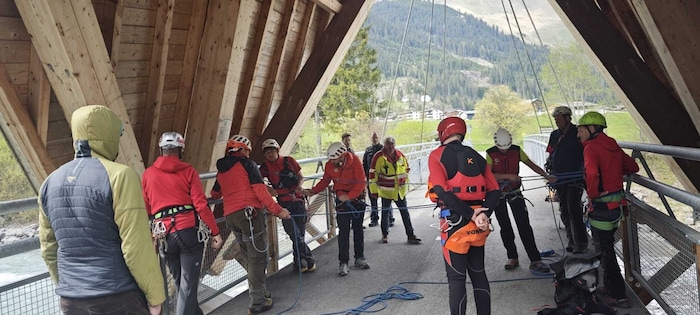 Von der Nikolausbrücke aus wurde der Einsatz im Lechtal gestartet.