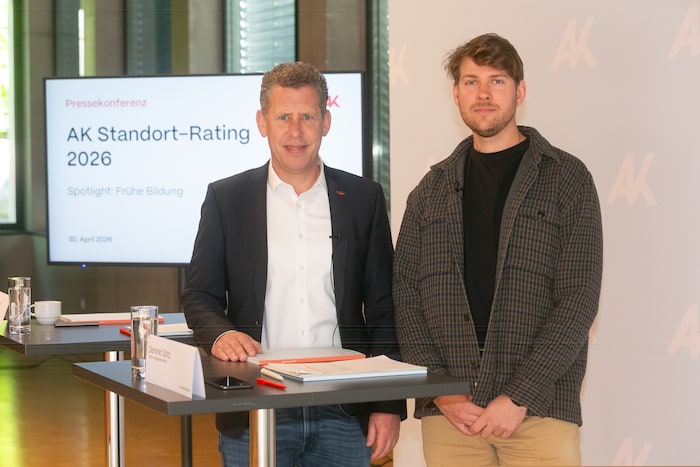 AK-Präsident Bernhard Heinzle (l.) und Dominic Götz präsentierten die Studie.