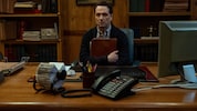 Matthew Rhys spielt den Bürgermeister Tom, der den Aberglauben der Bewohner verachtet.