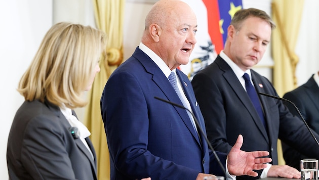 Christian Stocker muss die Koalition im Streit zusammenhalten – und schafft das momentan nicht ...