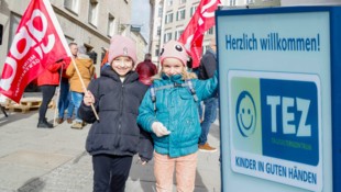Zahlreiche Tageseltern, Eltern und Kinder gingen Mitte Februar bei einer Demo für ihre Zukunft ...