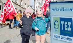 Zahlreiche Tageseltern, Eltern und Kinder gingen Mitte Februar bei einer Demo für ihre Zukunft ...