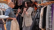 Stanley Tucci und Anne Hathaway als Nigel und Andy