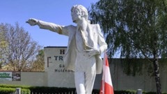 Im Weinviertel steht seit Jahren eine Michael-Jackson-Statue, was immer wieder für Überraschung ...