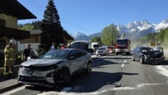Zwei Fahrzeuge wurden ramponiert, ein Fahrer schwer verletzt.