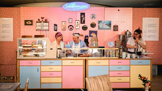 Die Einrichtung des Lokals passt in einen Lkw und versprüht pure Nostalgie.