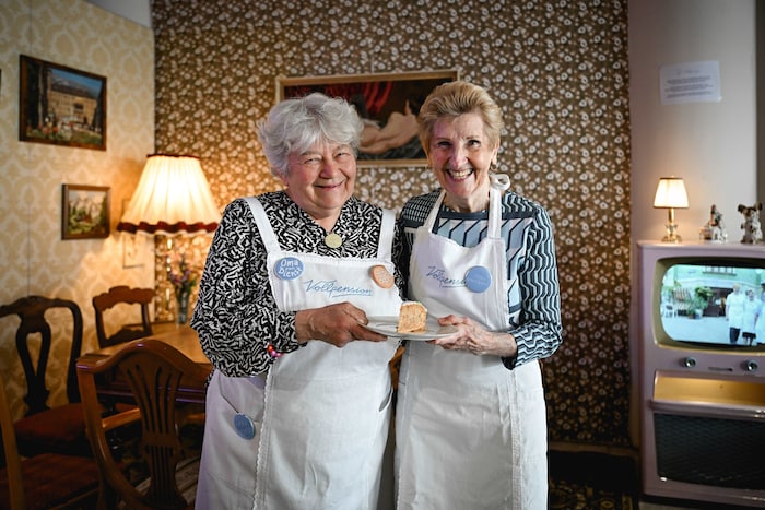 Die Omas vom Dienst, Doris und Marianne (o .v. li.), als die „Krone“ zu Besuch war