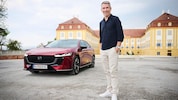 Ein mann und sein Elektroauto: ServusTV-Sportchef Christian Nehiba ist bereit, um sieben Stars ...