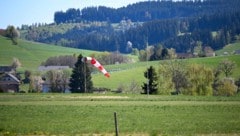 Der 1964 errichtete Flugplatz in Hirschbach im Mühlkreis wurde wegen Sicherheitsmängeln von der ...